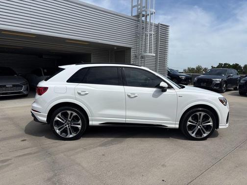Ibis White 2022 Audi Q3 45 S line Premium Plus