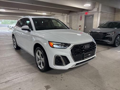 2025 Audi Q5 45 S line quattro Premium