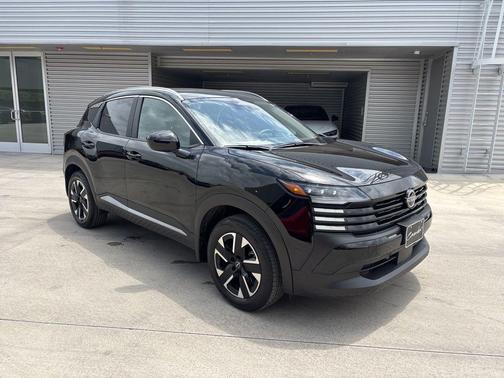 Super Black 2026 Nissan Kicks SV