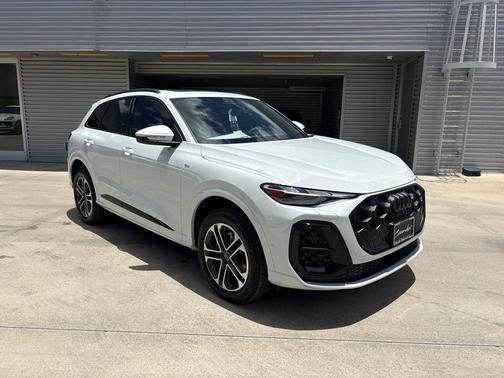 Glacier White Metallic 2026 Audi Q5