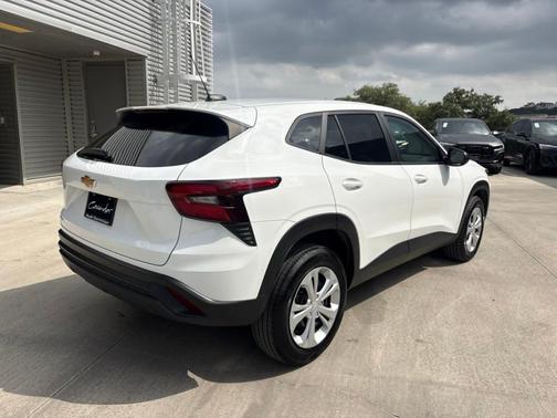 Summit White 2025 Chevrolet Trax LS