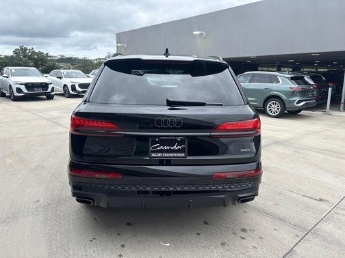 Mythos Black Metallic 2026 Audi Q7 55