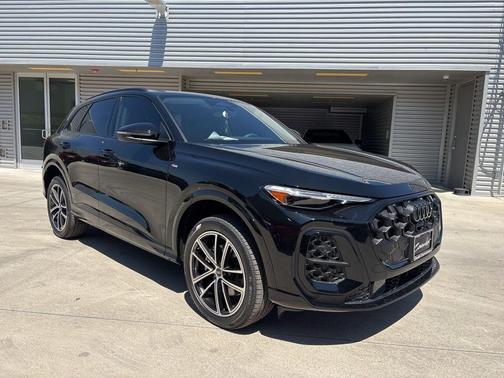 Mythos Black Metallic 2026 Audi Q5 PLUS