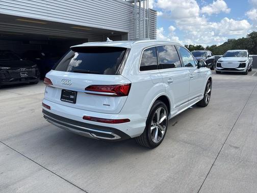 2023 Audi Q7 55 Premium