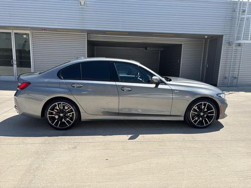 2023 BMW 330 i
