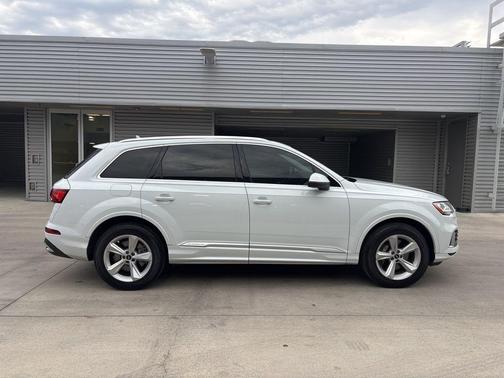 2022 Audi Q7 45 Premium