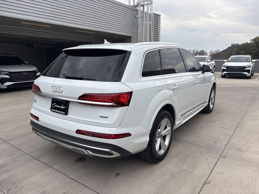 2022 Audi Q7 45 Premium