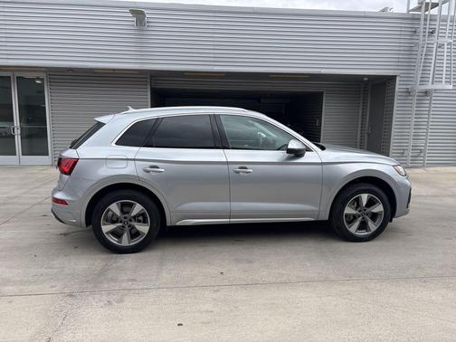 2023 Audi Q5 40 Premium Plus