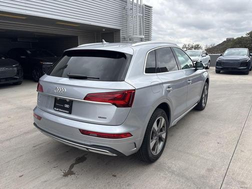 2023 Audi Q5 40 Premium Plus