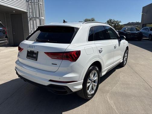 Arkona White 2025 Audi Q3 45 S line Premium