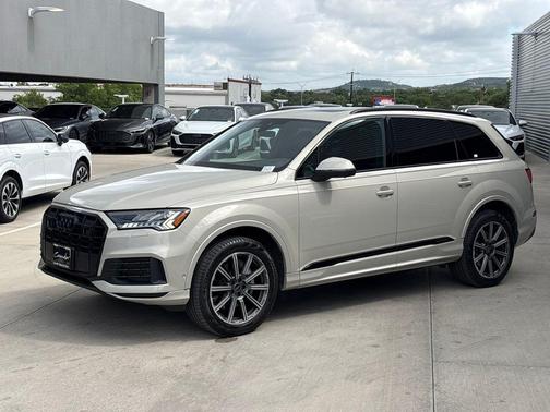 Vicuna Beige Metallic 2023 Audi Q7 45 Premium Plus