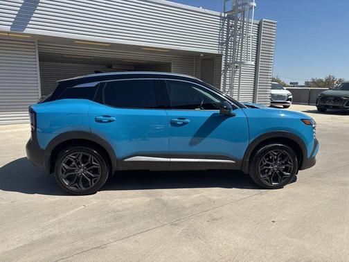 2t Ice Blk Roof 2025 Nissan Kicks SR