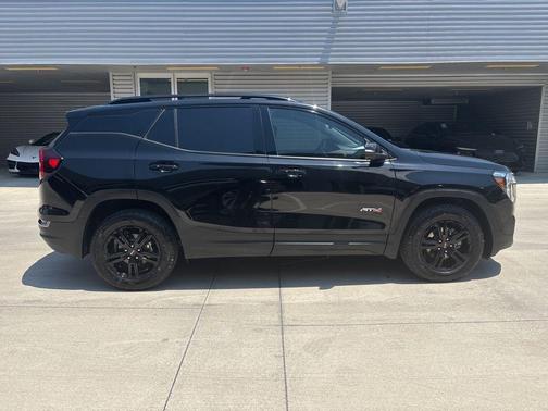 2024 GMC Terrain AT4