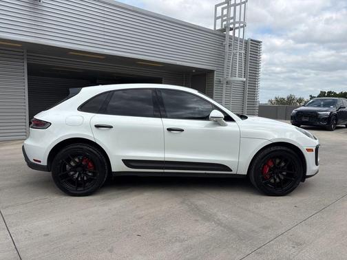 White 2022 Porsche Macan S