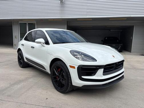 White 2022 Porsche Macan S