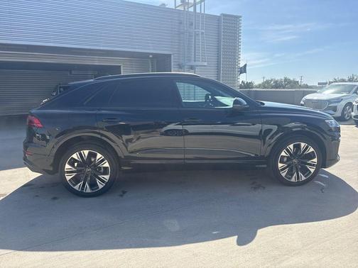 2025 Audi Q8 55 Premium