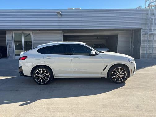 2022 BMW X4 xDrive30i
