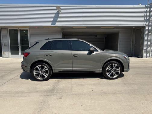 2022 Audi Q3 45 S line Premium