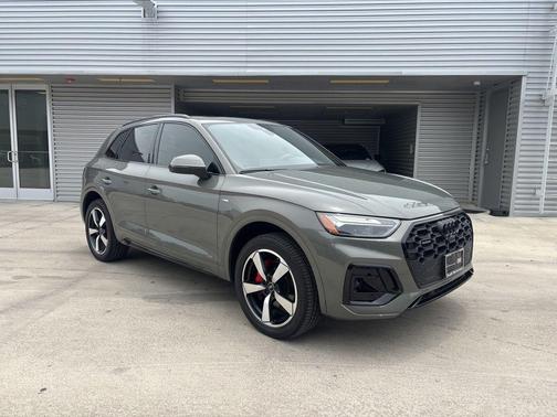 Chronos Gray Metallic 2024 Audi Q5 45 S line quattro Premium