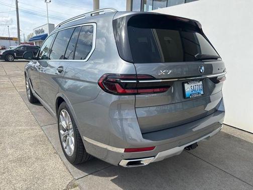 Skyscraper Grey Metallic 2025 BMW X7 xDrive40i