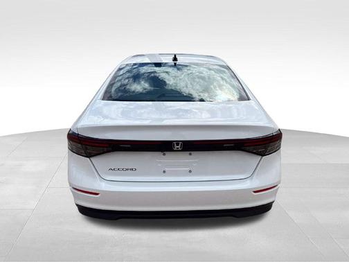 Platinum White Pearl 2026 Honda Accord SE