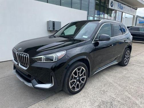 Black Sapphire Metallic 2025 BMW X1 xDrive28i
