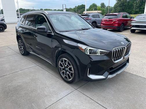 Black Sapphire Metallic 2025 BMW X1 xDrive28i