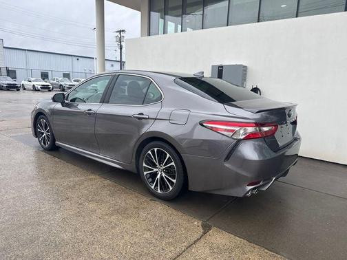 2019 Toyota Camry Hybrid SE