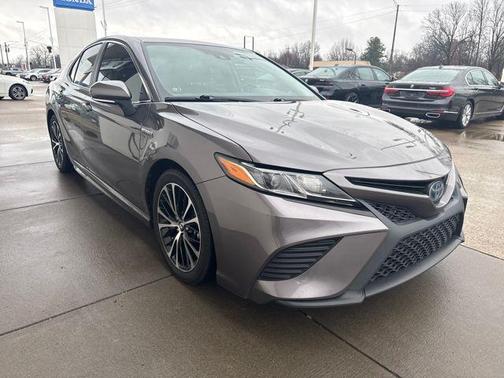 2019 Toyota Camry Hybrid SE