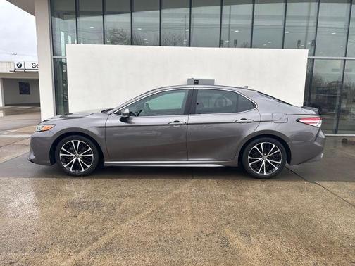 2019 Toyota Camry Hybrid SE