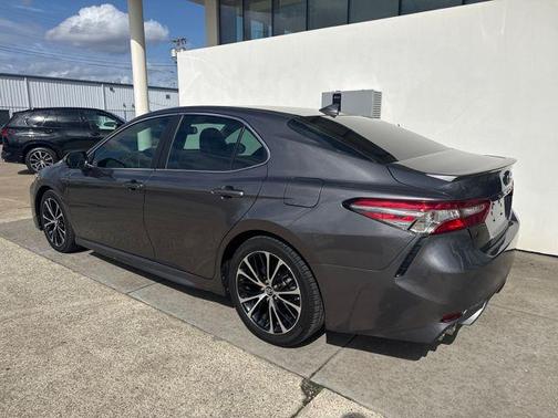 2019 Toyota Camry Hybrid SE