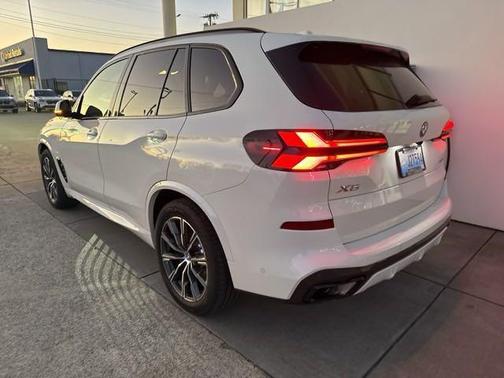 Alpine White 2024 BMW X5 PHEV xDrive50e