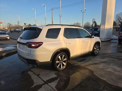2024 Honda Pilot Touring 8-Passenger