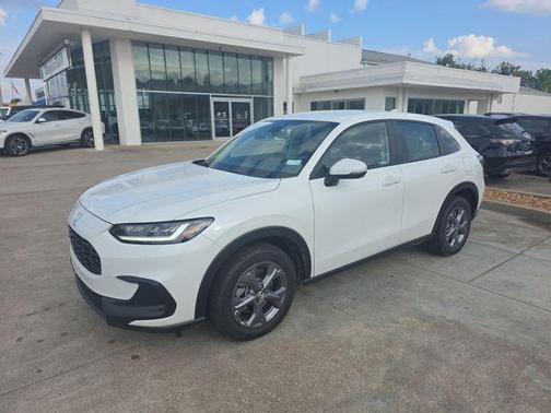 Platinum White Pearl 2027 Honda HR-V LX