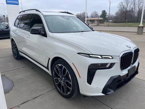 2023 BMW X7 M60i