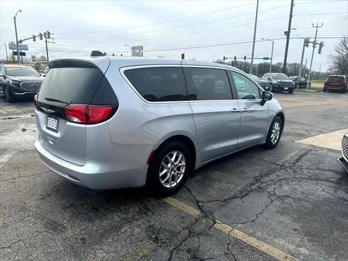 2023 Chrysler Voyager LX