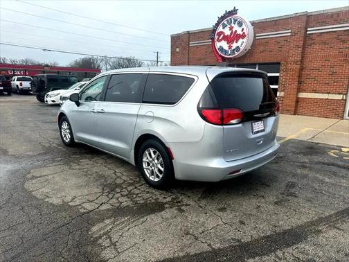 2023 Chrysler Voyager LX
