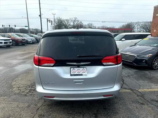 2023 Chrysler Voyager LX