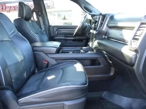 2022 RAM 3500 Limited 4x4 Crew Cab 8' Box