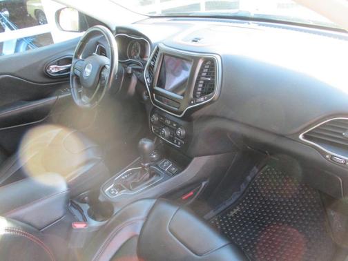 2020 Jeep Cherokee Trailhawk