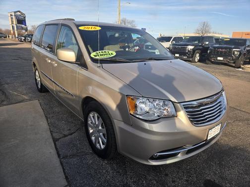 2016 Chrysler Town & Country Touring