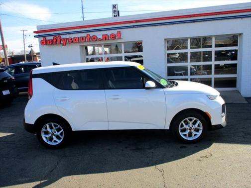 2022 Kia Soul LX IVT