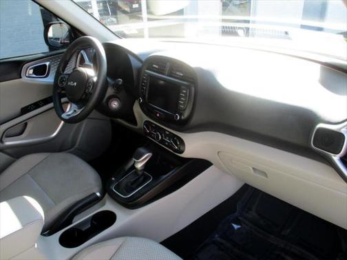 2022 Kia Soul LX IVT
