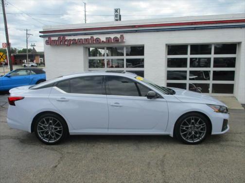 2023 Nissan Altima 2.0 SR Sedan