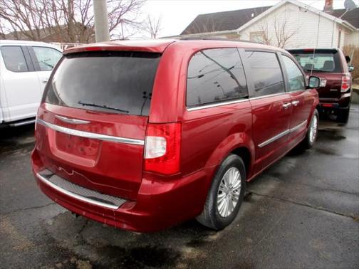 2013 Chrysler Town & Country Touring-L