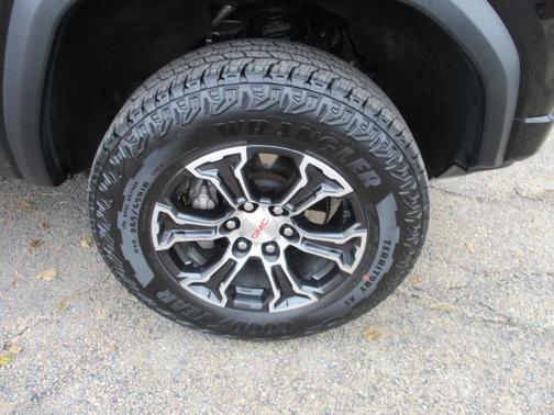 2024 GMC Canyon AT4