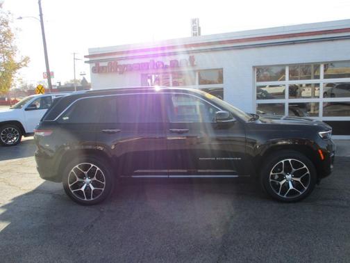 2023 Jeep Grand Cherokee Summit