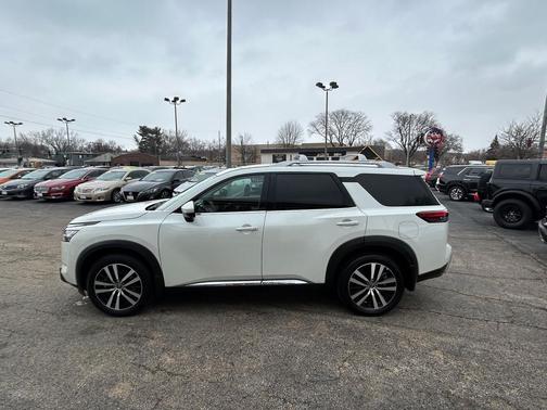 2024 Nissan Pathfinder Platinum 4WD