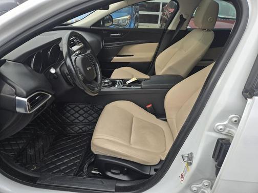 2017 Jaguar XE 35t Premium AWD