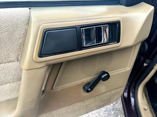 1993 Plymouth Acclaim 4dr Sedan
